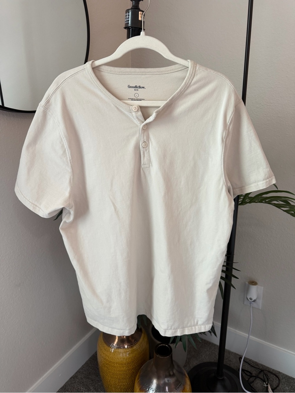 Goodfellow & Co Men's Off-White Henley Short Sleeve Shirt